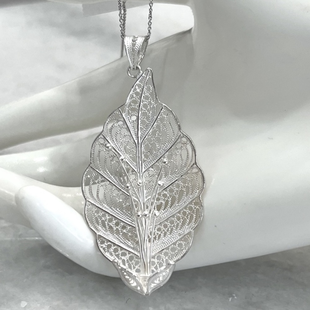 Sterling Silver Detailed Leaf Pendant Neck…